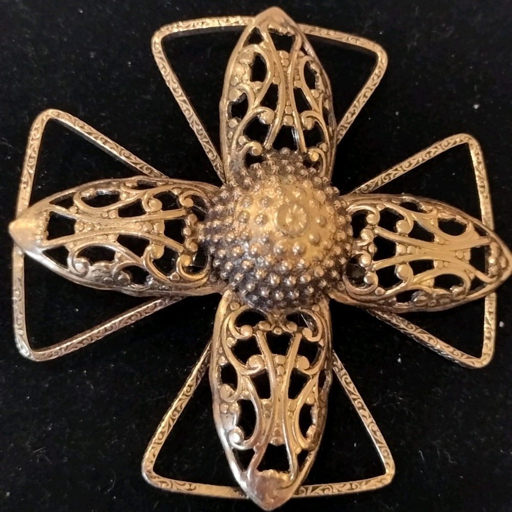 Freirich Signed 1950s gold tone floral cross pin
